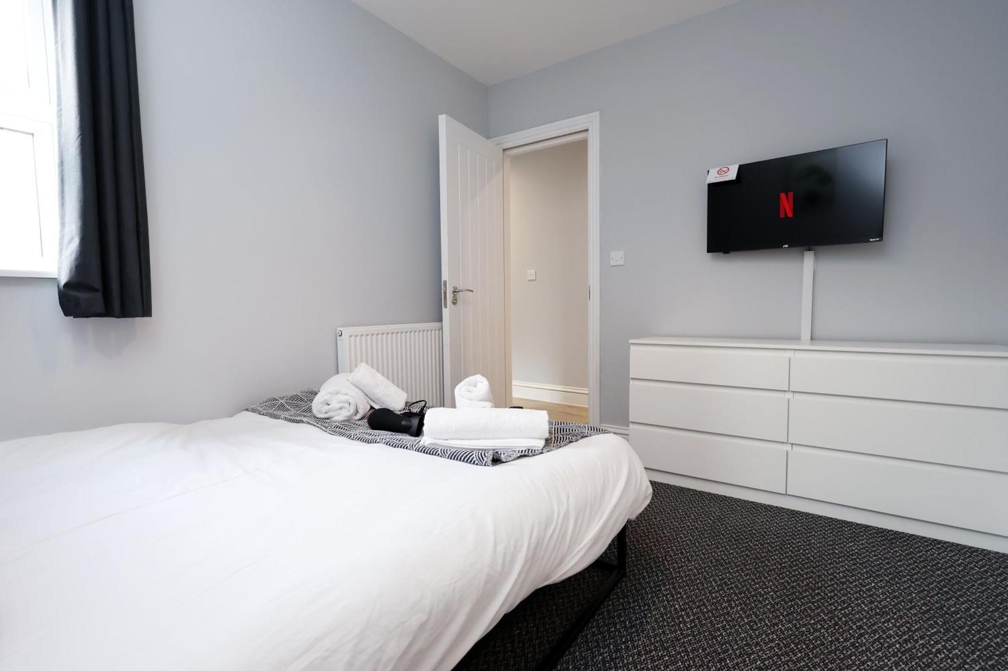 En-Suite Double Rooms, Smart Tv Comfy Style Llanelli Exterior photo
