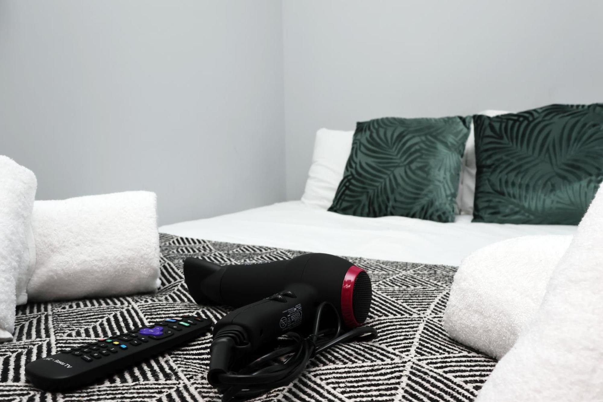 En-Suite Double Rooms, Smart Tv Comfy Style Llanelli Exterior photo